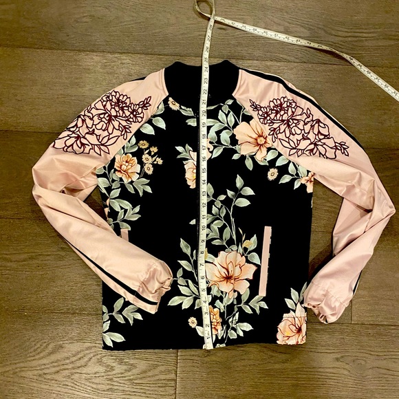 Pink and black flower guess jacket - Picture 2 of 5
